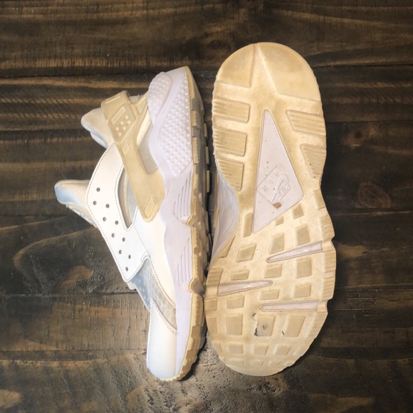 NIKE AIR HUARACHE white/cream 10.5 womens - Picture 4 of 7